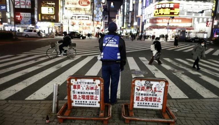 شرطي في أحد شوارع طوكيو