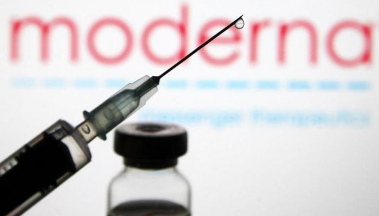 جرعة من لقاح موديرنا ضد فيروس كورونا أمبولات تحوي لقاحا ضد