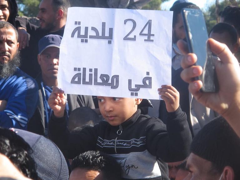 مظاهرة حاشدة بالجزائر تطالب بالقضاء على الفساد وتوفير فرص العمل