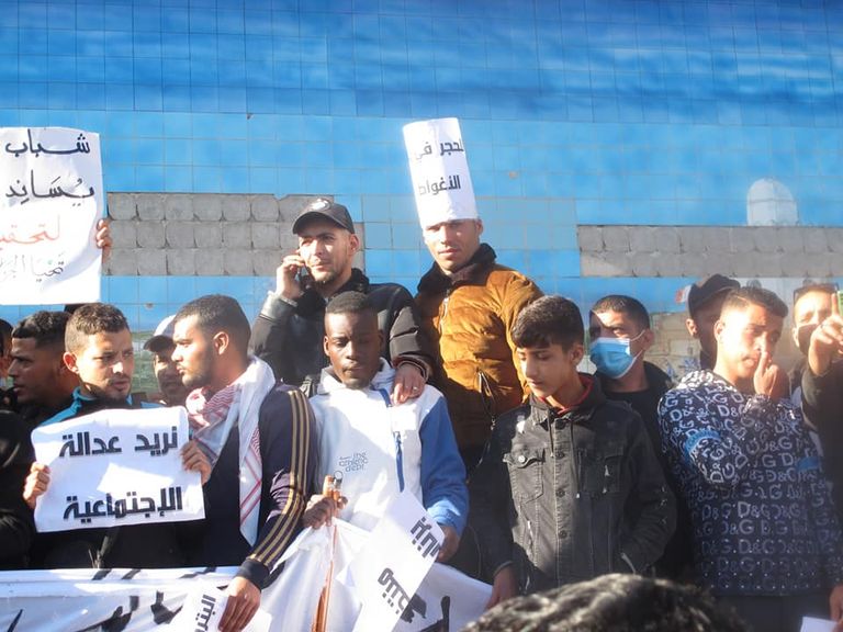 مظاهرة حاشدة بالجزائر مطالبة بالتنمية الاجتماعية والاقتصادية مظاهرة حاشدة بالجزائر تطالب بالقضاء على الفساد وتوفير فرص العمل