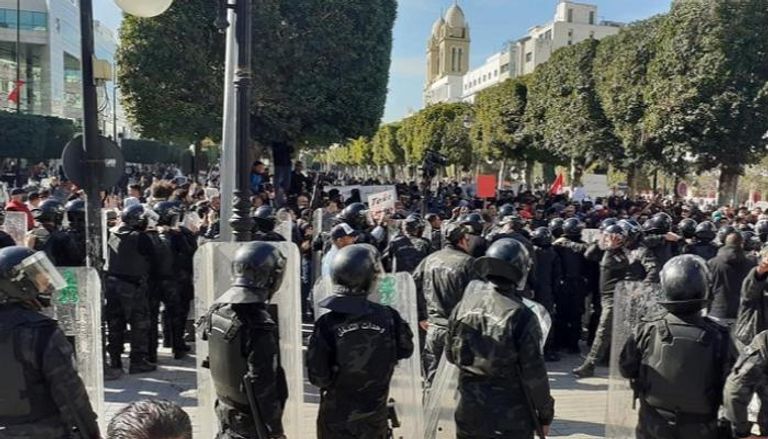 مظاهرات حاشدة في وسط العاصمة التونسية