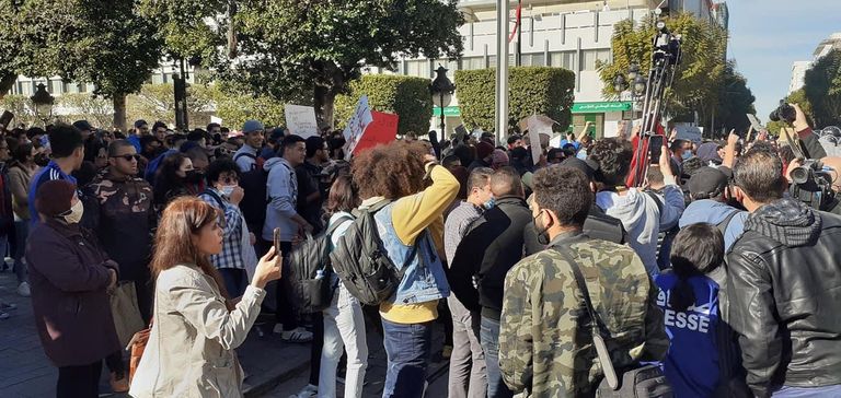 مظاهرات حاشدة في وسط العاصمة التونسية