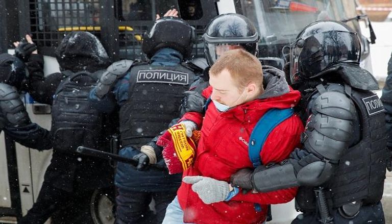 الأمن الروسي يعتقل أحد مؤيدي المعارض أليكسي نافالني