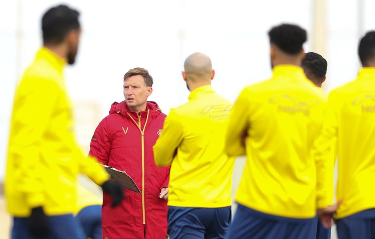 هورفات مع لاعبي النصر نور الدين أمرابط