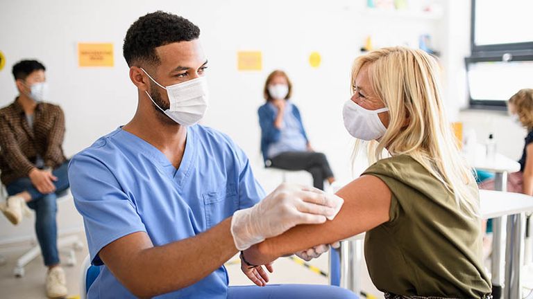 كورونا حول العالم ارتفاع إصابات كورونا حول العالم إلى 103 ملايين و135 ألفا و7 إصابات