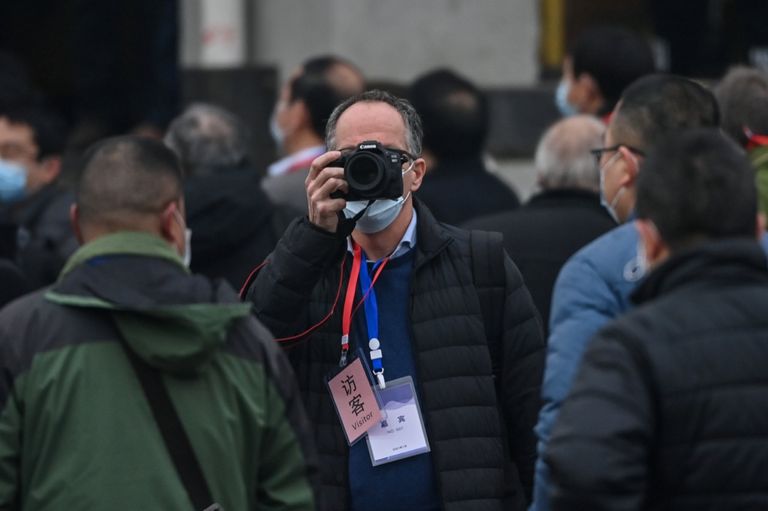 "خبراء الصحة العالمية" يزورون سوق ووهان في الصين خبراء