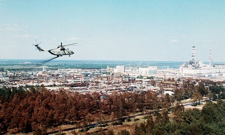 صورة لإحدى الطائرات التي شاركت في إخماد الحريق