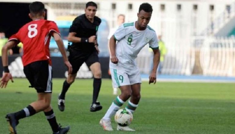يانيس لاغا لاعب منتخب الجزائر للشباب