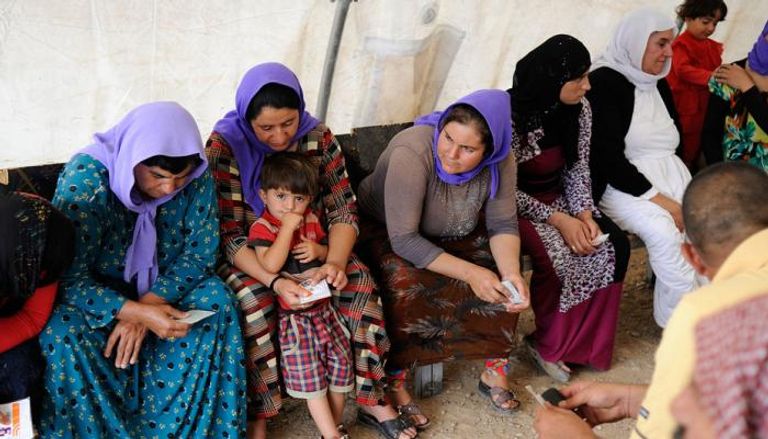إيزيديات في مخيم للنزوح بعد نجاتهن من بطش تنظيم داعش
