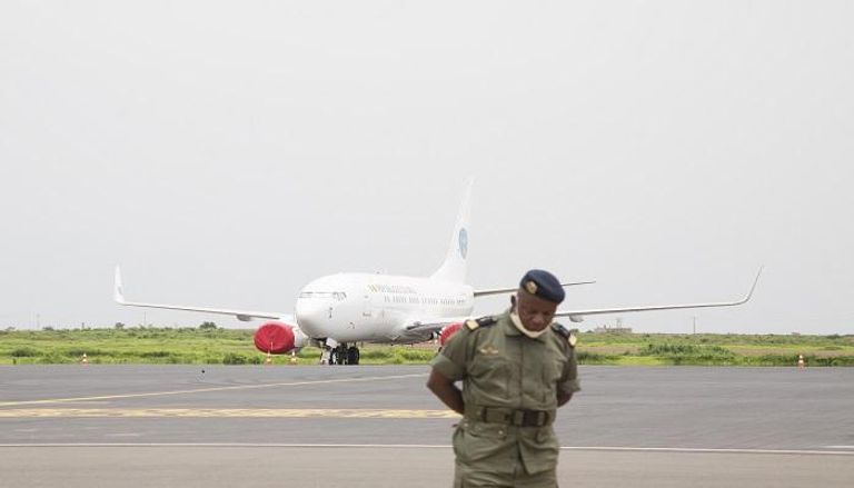 مسؤول عسكري مالي في مطار باماكو