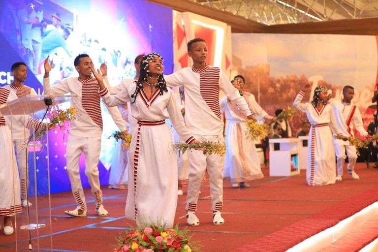 جانب من فعاليات احتفال شعب الأورومو بمهرجان "إريتشا" في أديس أبابا