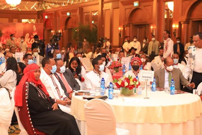 جانب من فعاليات احتفال شعب الأورومو بمهرجان "إريتشا" في أديس أبابا