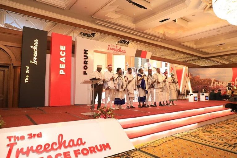 جانب من فعاليات احتفال شعب الأورومو بمهرجان "إريتشا" في أديس أبابا