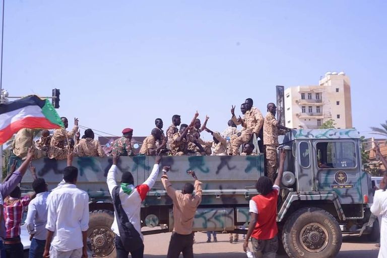 آلاف السودانيين يتظاهرون في الخرطوم جانب من تظاهرات الخرطوم