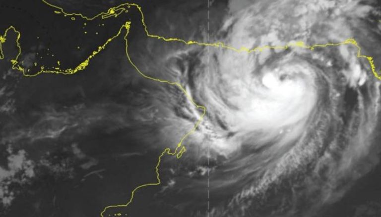 مركز العاصفة المدارية يبتعد حوالي 650 كيلومترا عن محافظة مسقط