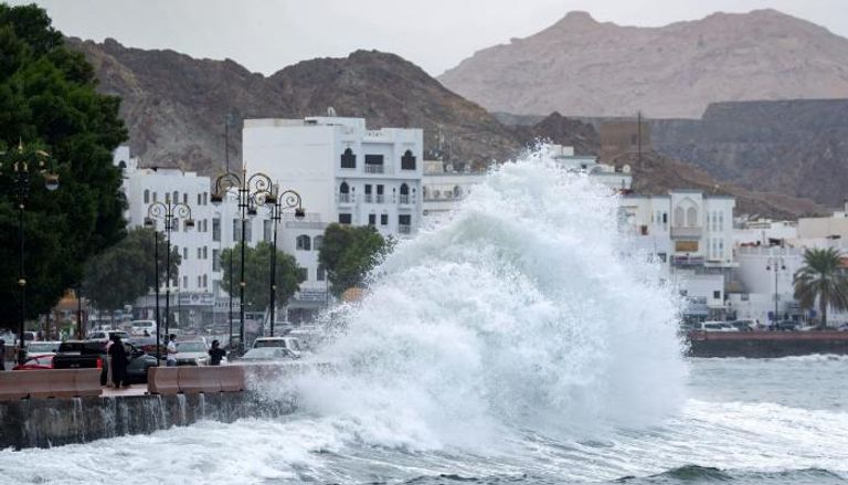الإعصار شاهين يتمركز شمال غرب بحر العرب