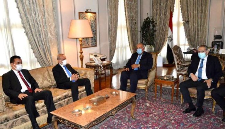 جانب من لقاء وزير الخارجية شكري ونائب المجلس الرئاسي اللافي. (الخارجية المصرية)