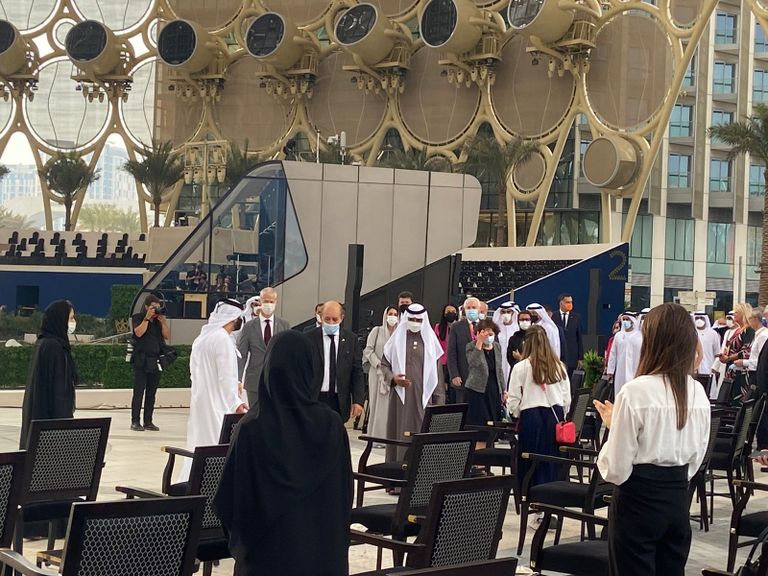 الطائرات الاستعراضية تطلق ألوان فرنسا في سماء