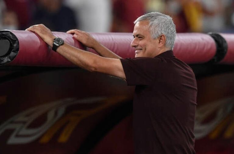 جوزيه مورينيو مدرب روما نابولي متصدر جدول ترتيب الدوري الإيطالي