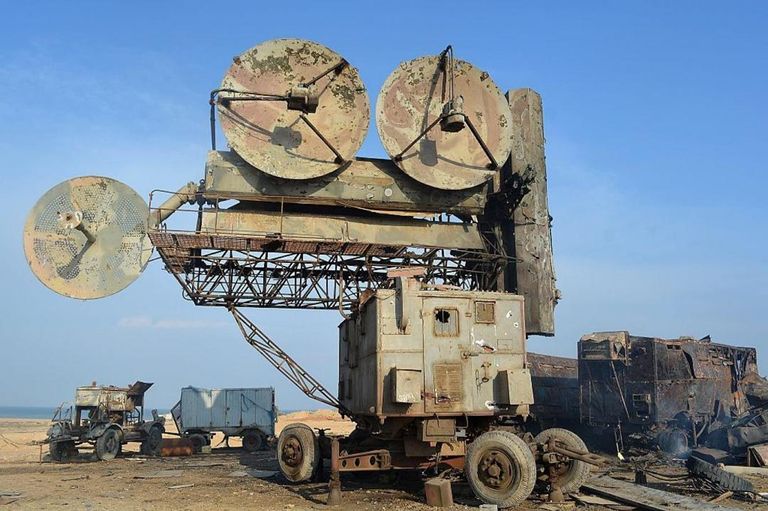 برج اتصالات في مدينة المخا الساحلية