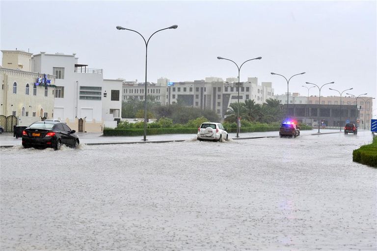 أمطار شديدة الغزارة في مسقط