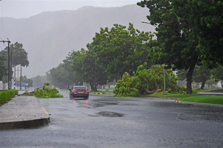 أمطار شديدة الغزارة في مسقط