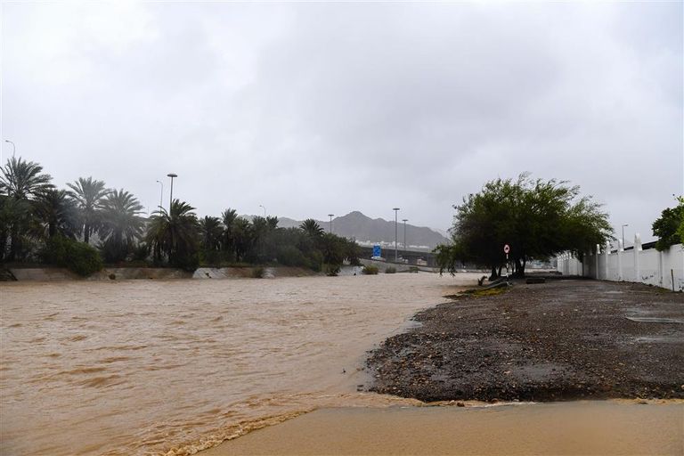 أمطار شديدة الغزارة في مسقط