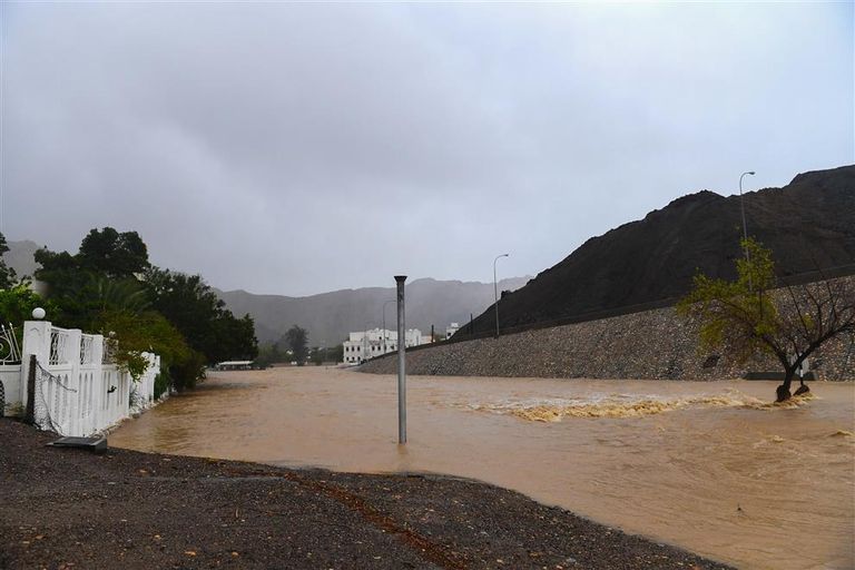 أمطار شديدة الغزارة في مسقط