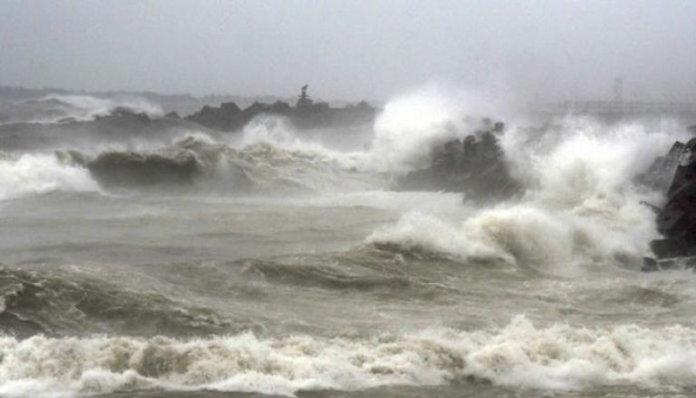 فقدان 5 صيادين إيرانيين بسبب إعصار شاهين