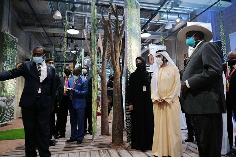 الشيخ محمد بن راشد آل مكتوم يزور جناح أوغندا