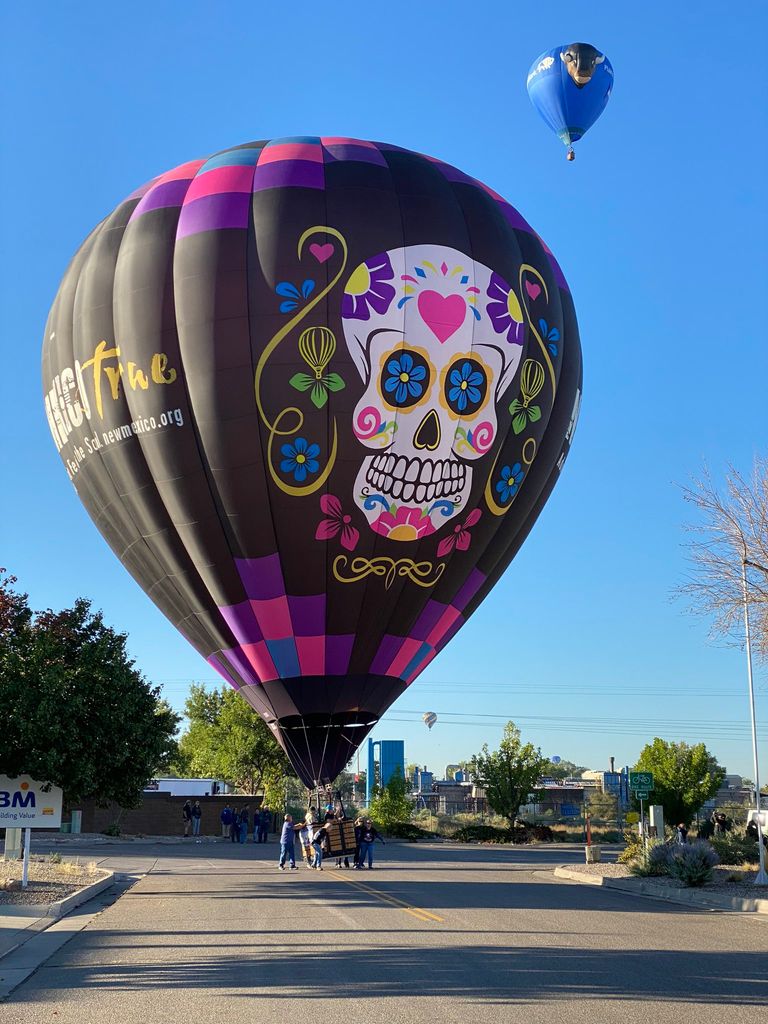 مهرجان المناطيد يعود إلى سماء نيومكسيكو