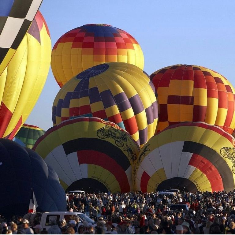 مهرجان المناطيد يعود إلى سماء نيومكسيكو