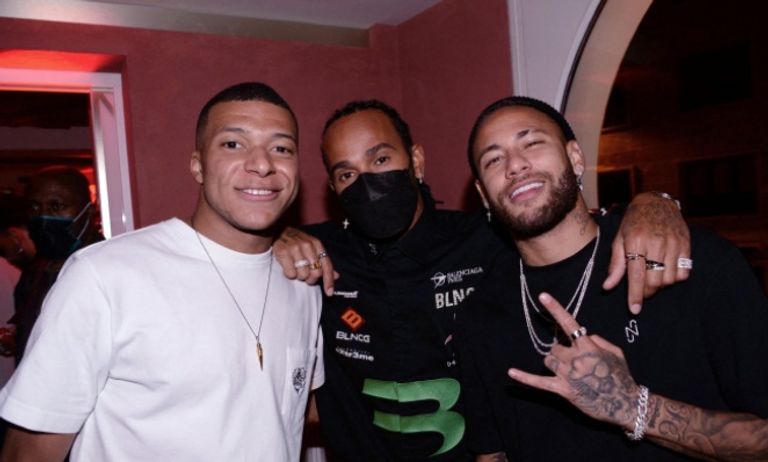 نيمار ومبابي مع هاميلتون