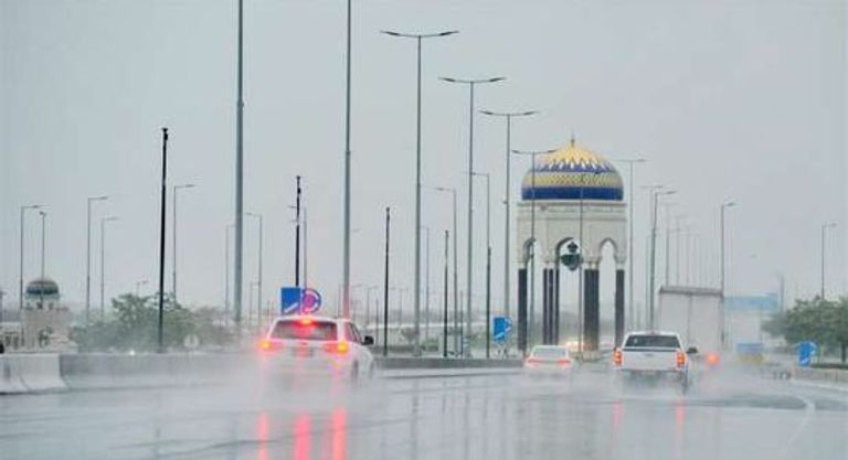 الإعصار يستمد قوته من المياه الدافئة