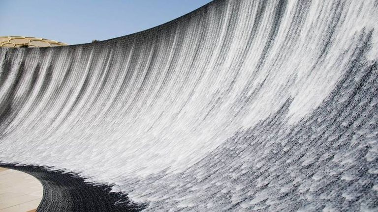 شلالات إكسبو.. تحفة آسرة لزوار المعرض العالمي