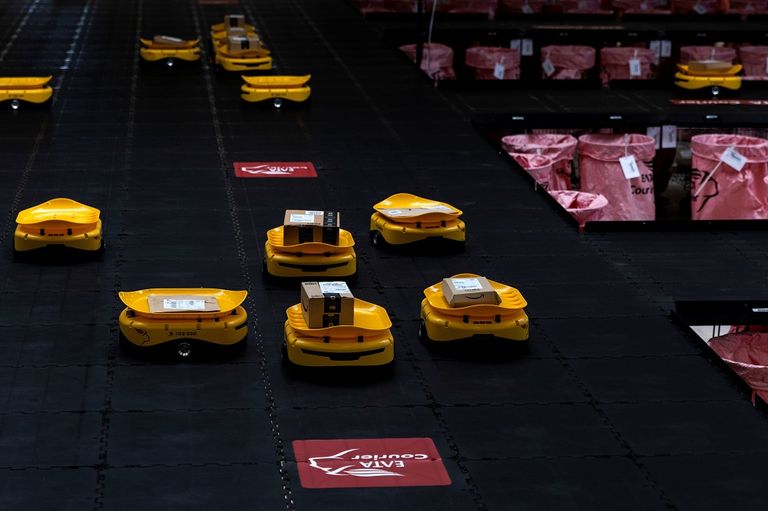 الإنسان الآلي يعزز خدمة البريد اليوناني الإنسان الآلي يعزز خدمة البريد اليوناني