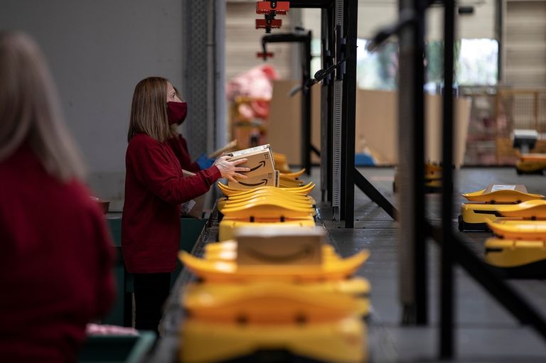 الإنسان الآلي يعزز خدمة البريد اليوناني الإنسان الآلي يعزز خدمة البريد اليوناني