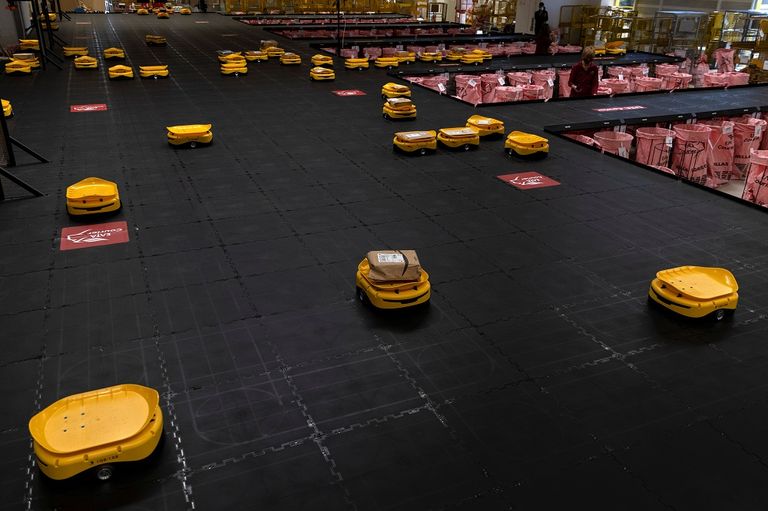 الإنسان الآلي يعزز خدمة البريد اليوناني الإنسان الآلي يعزز خدمة البريد اليوناني