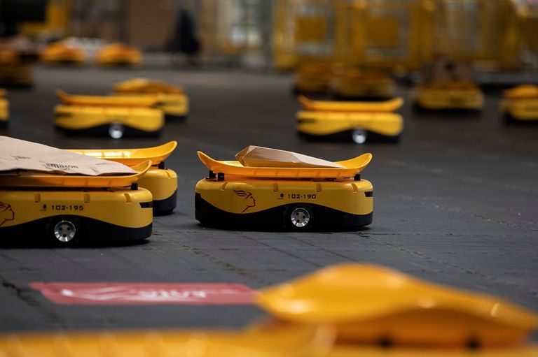 الإنسان الآلي يعزز خدمة البريد اليوناني الإنسان الآلي يعزز خدمة البريد اليوناني