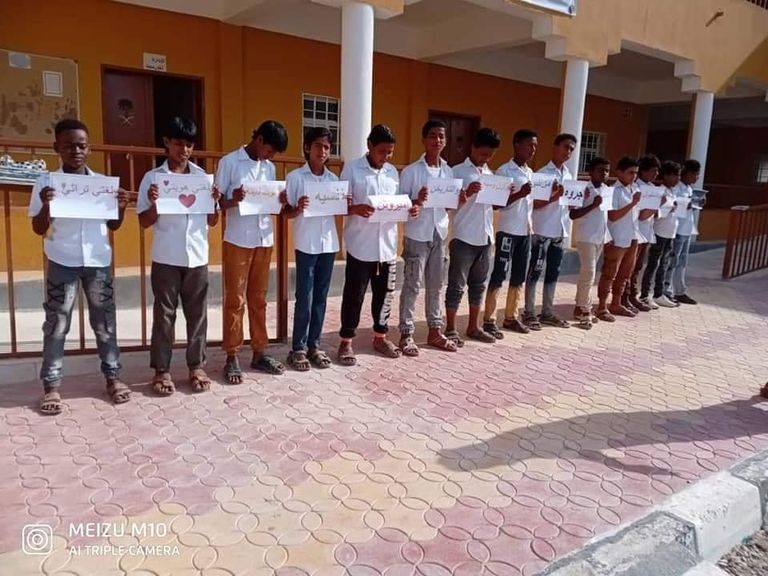 طالبات يمنيات يحتفلن بيوم اللغة المهرية