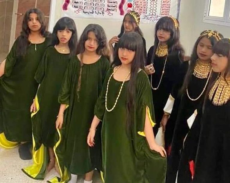 طالبات يمنيات يحتفلن بيوم اللغة المهرية