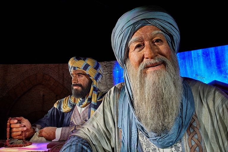 مجسمات للملاح ابن ماجد والرحالة ابن بطوطة