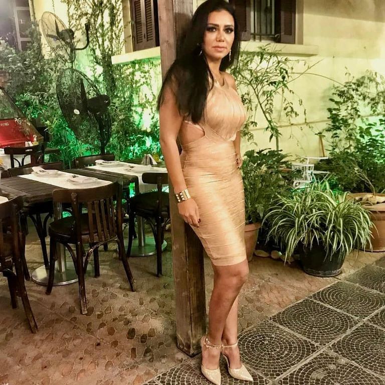 إطلالات متنوعة للفنانة رانيا يوسف
