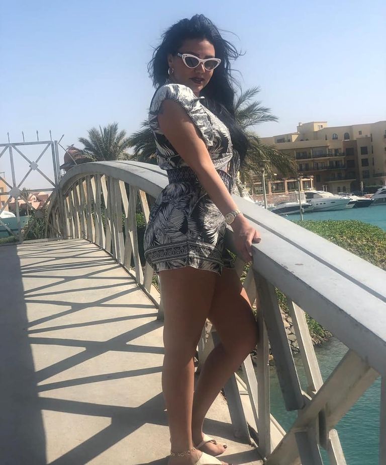 إطلالات متنوعة للفنانة رانيا يوسف