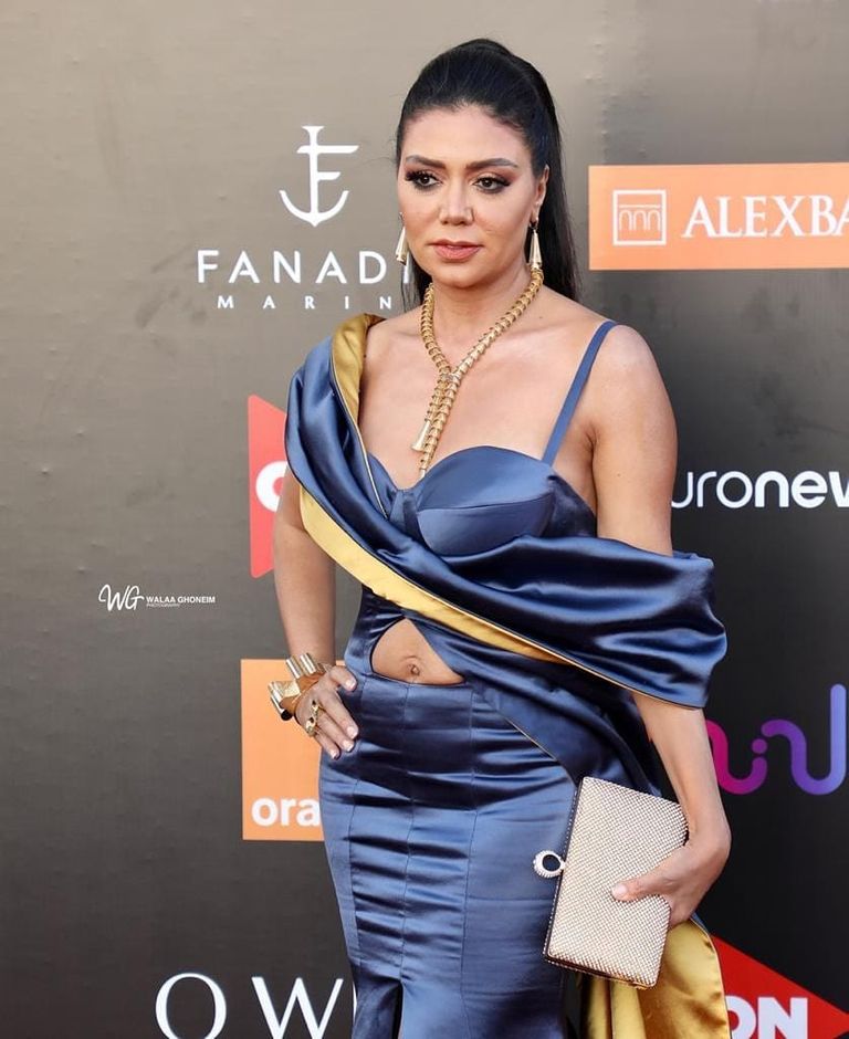 إطلالات متنوعة للفنانة رانيا يوسف