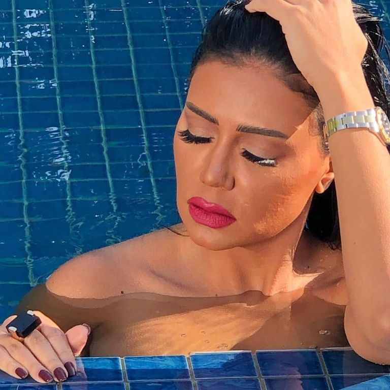 إطلالات متنوعة للفنانة رانيا يوسف