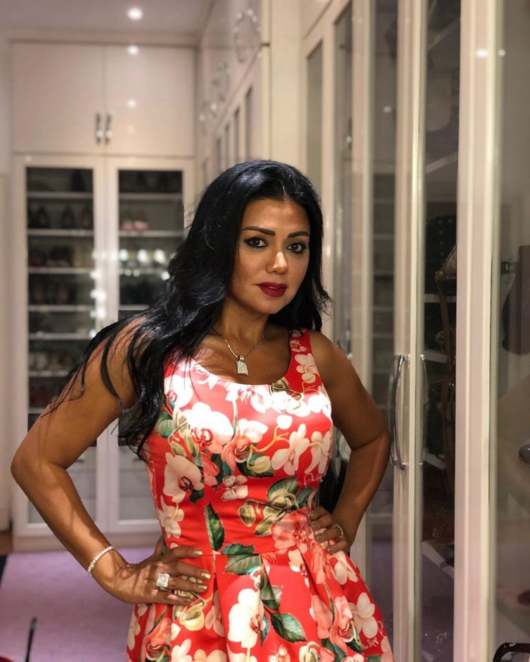 إطلالات متنوعة للفنانة رانيا يوسف