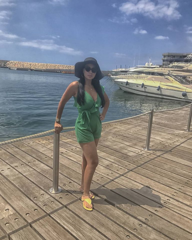 إطلالات متنوعة للفنانة رانيا يوسف
