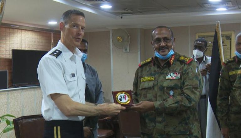 الفريق عصام محمد حسن والجنرال ستيفن تاونسند