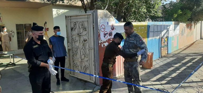 أمنيون عراقيون يستعدون للإداء بأصواتهم بـ